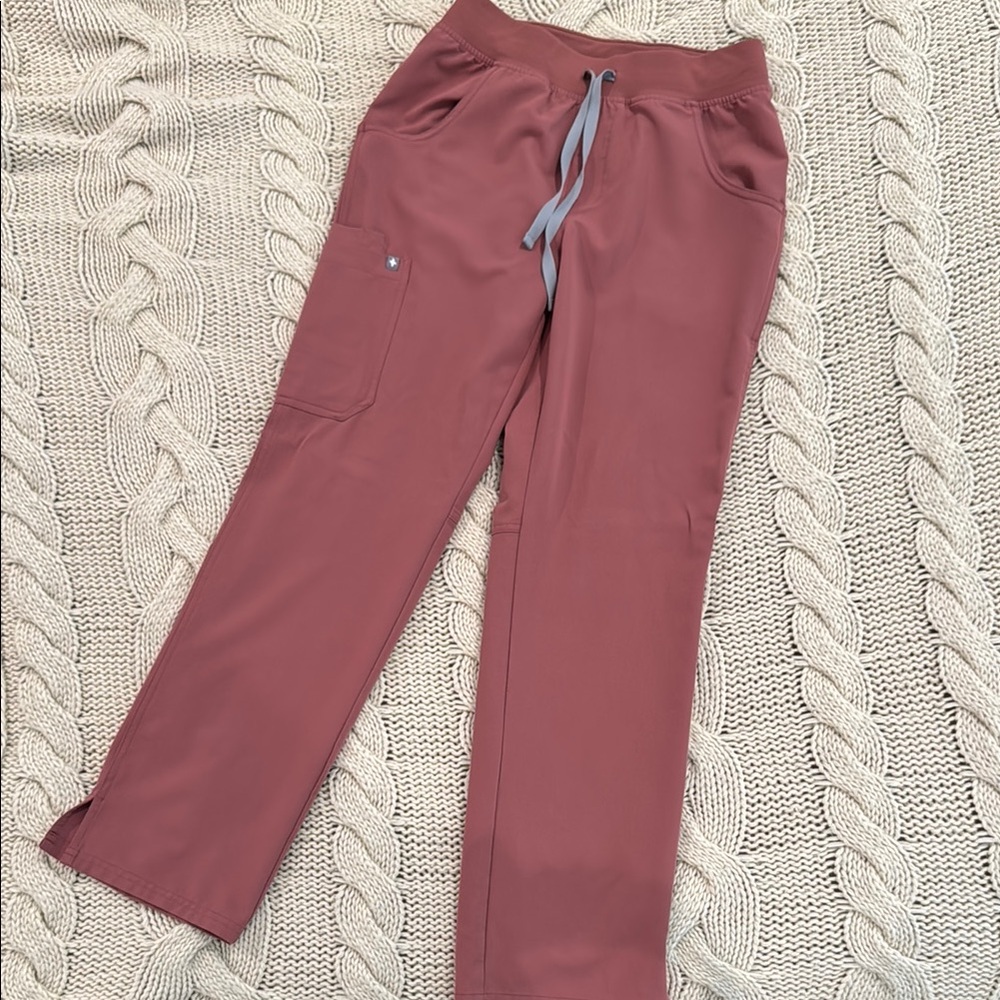 Figs Kade Cargo Mauve Scrub Pants